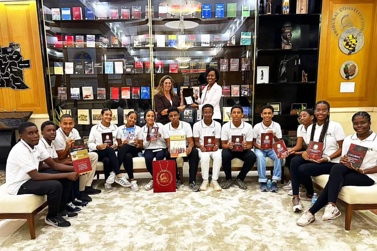 Fotografia: Estudantes da Escola Portuguesa de Luanda visitam Tribunal Constitucional