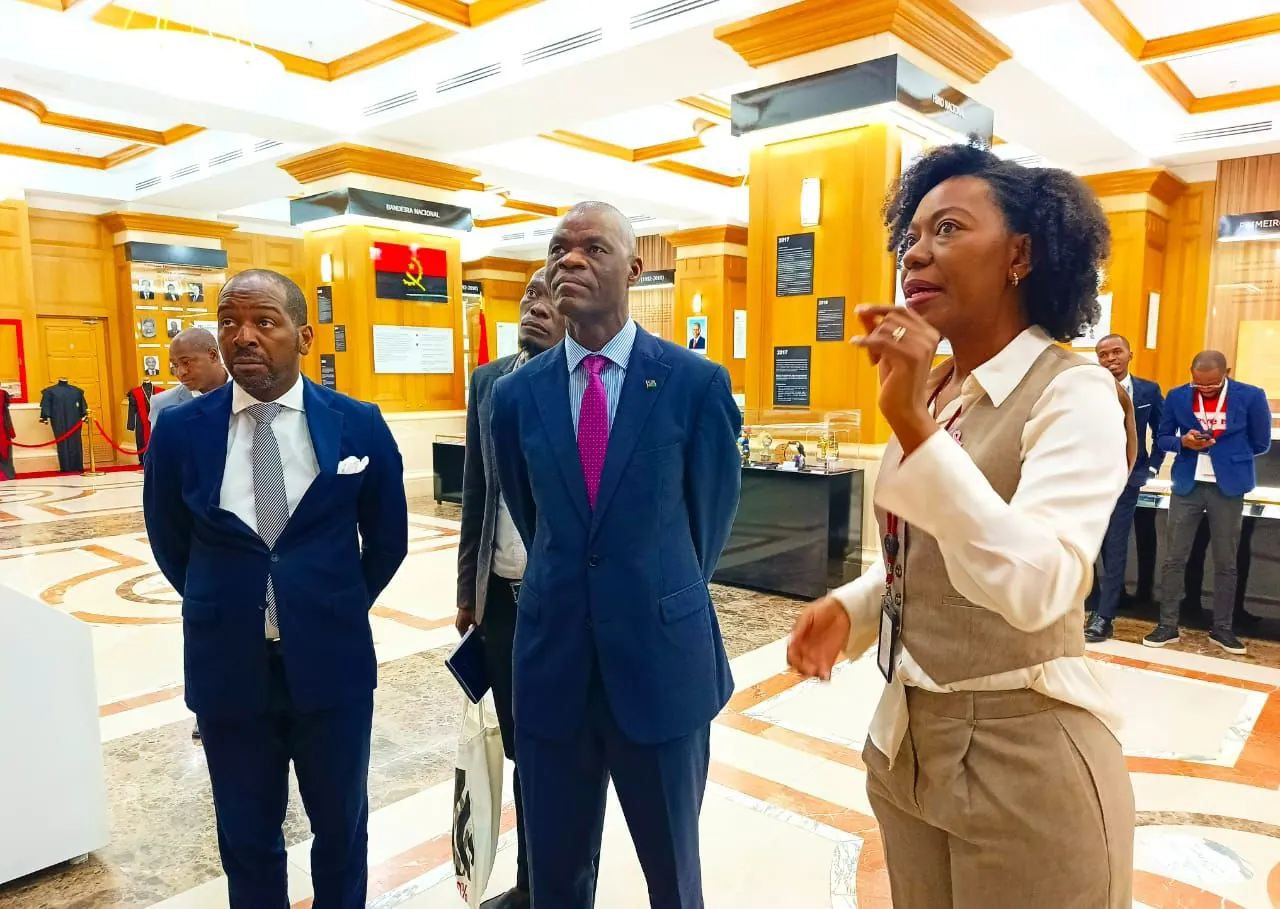 Fotografia: Provedor da Justiça da Namíbia visita Galeria do Constitucionalismo