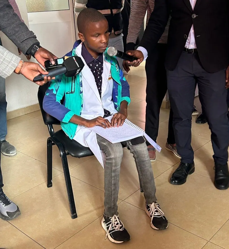 Fotografia: Escola Especial do Namibe já dispõe da Constituição da República em braille