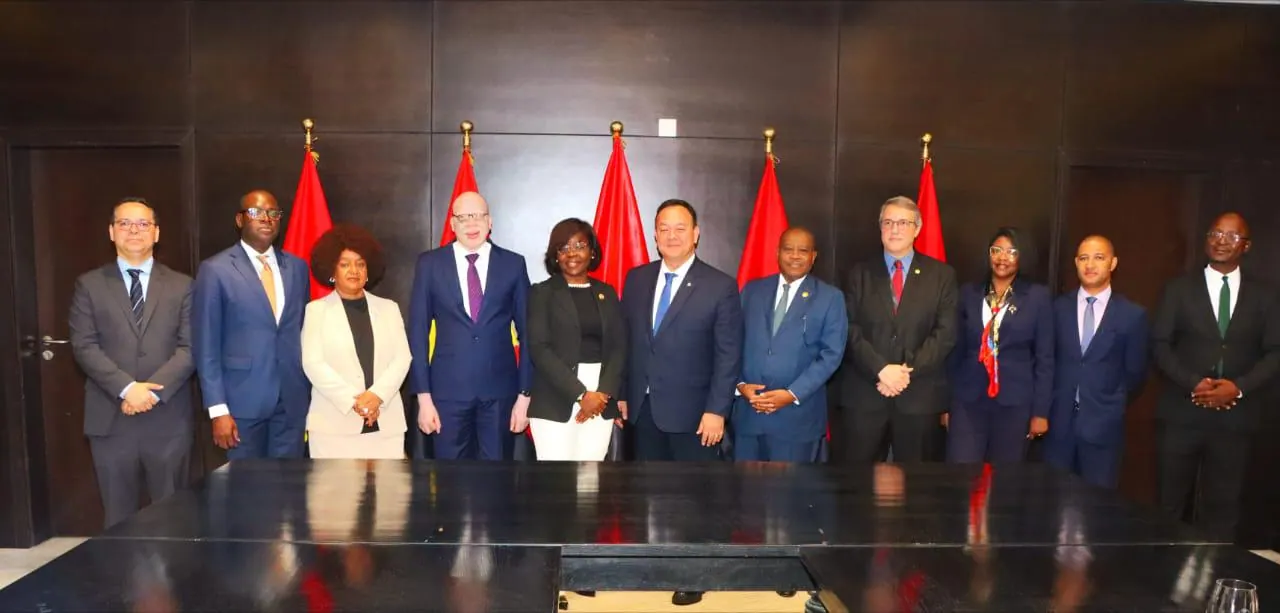 Fotografia: Magistrados da União Internacional dos Juízes de Língua Portuguesa e da Associação dos Juízes de Angola recebida em audiência