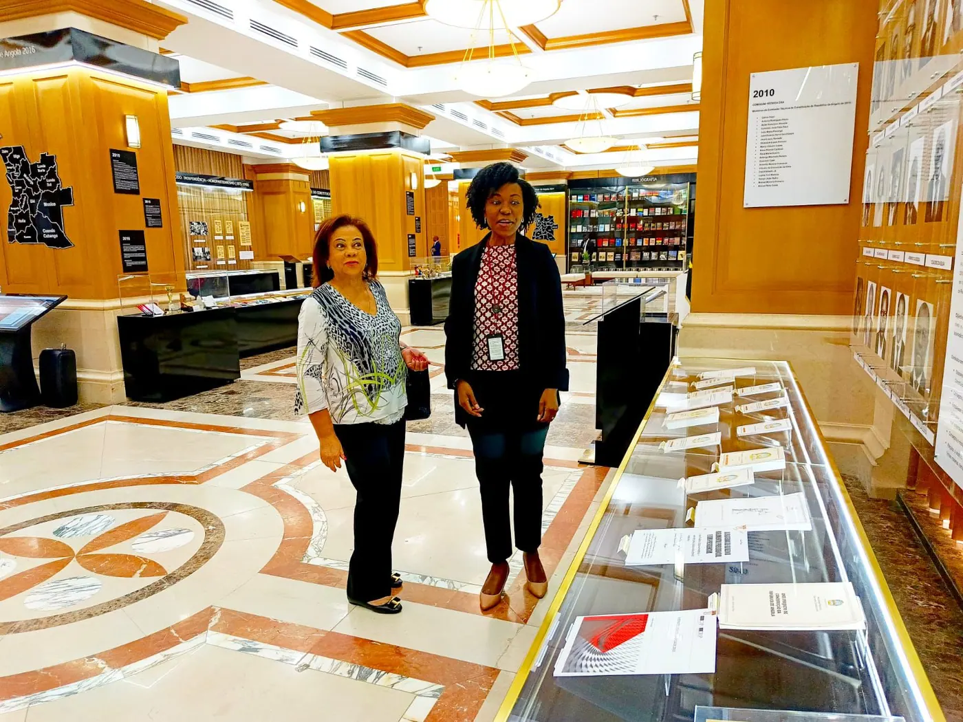 Fotografia: Embaixadora de Angola em França visita Galeria do Constitucionalismo Angolano