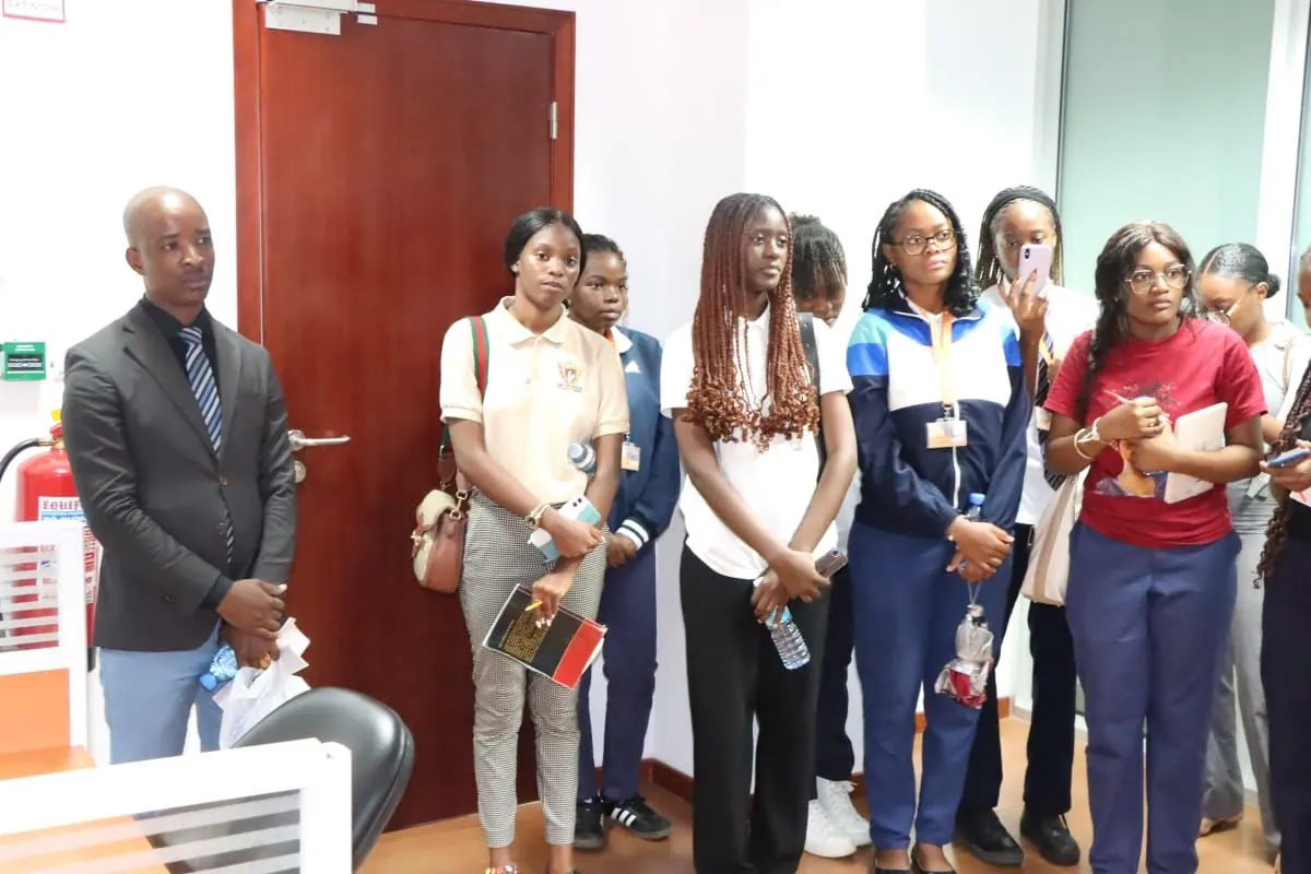 Fotografia: Estudantes do Complexo Escolar Privado Carmun visitam Tribunal Constitucional