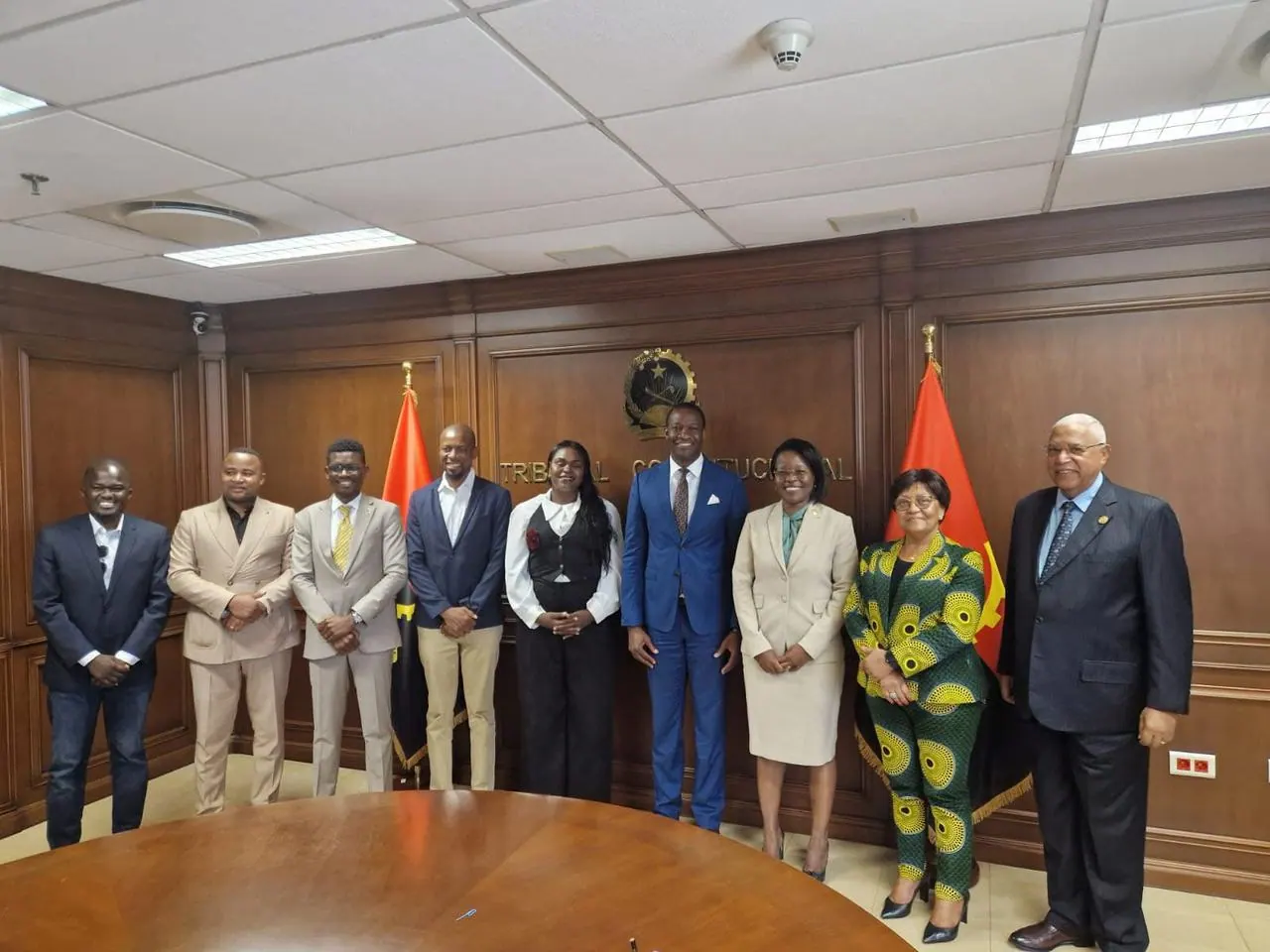 Fotografia: Bastonário da Ordem dos Advogados de Angola recebido em audiência pela Juíza Presidente do Tribunal Constitucional