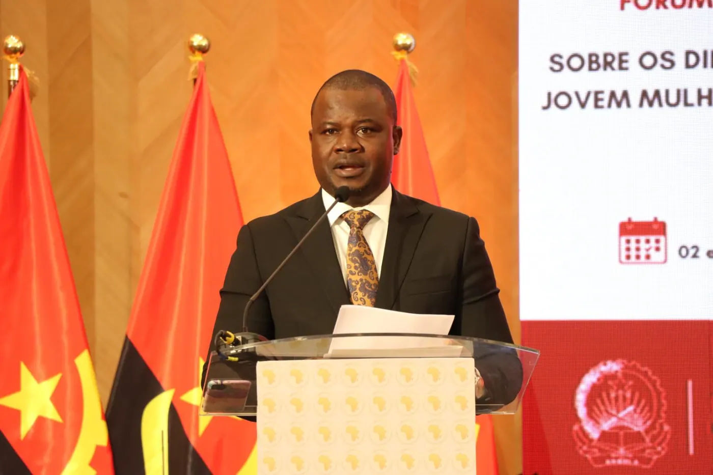 Fotografia: Fórum Constitucional sobre os direitos da jovem mulher e da criança africana: intervenção de abertura do Ministro de Estado e Chefe da Casa Civil do Presidente da República